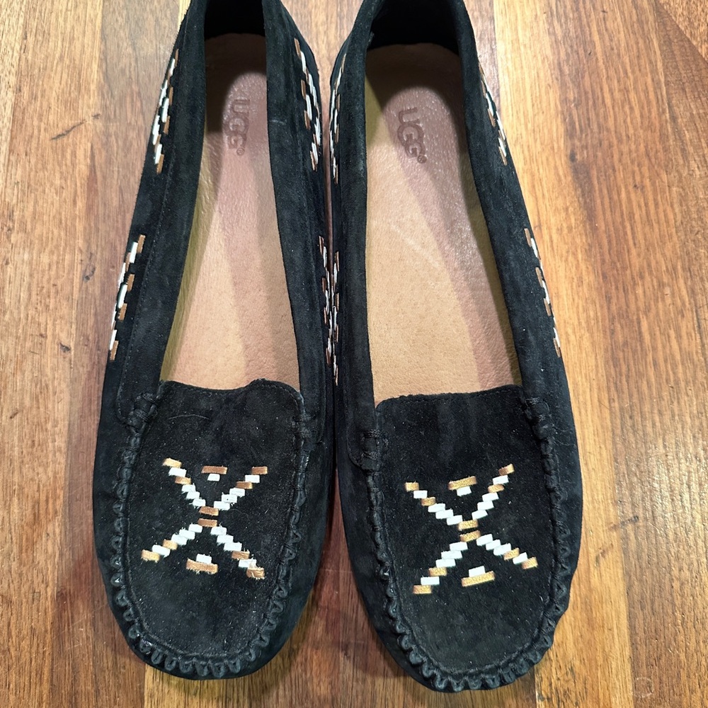 UGG Suede Moccasin Shoes 7.5/8 Never Worn